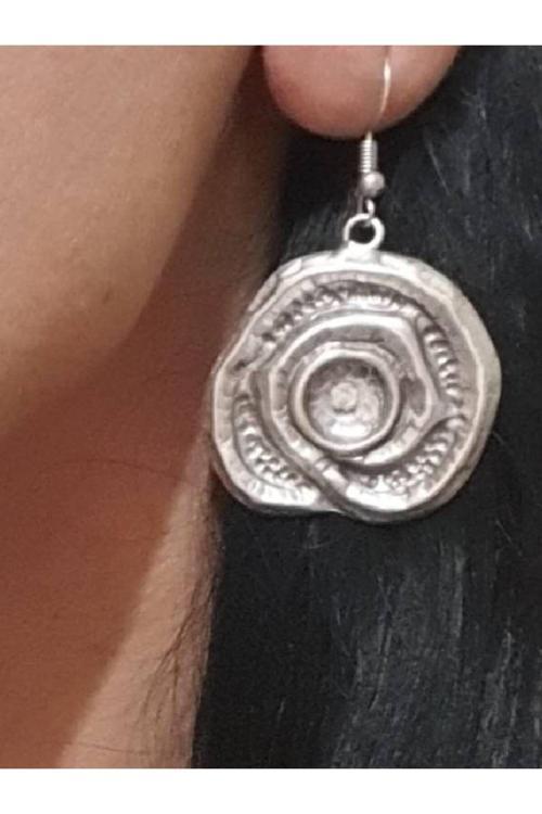 Gümüş Kaplama Antik Çelik Kadın Sallantılı İçi Dolu Gül Döngülü Küpe