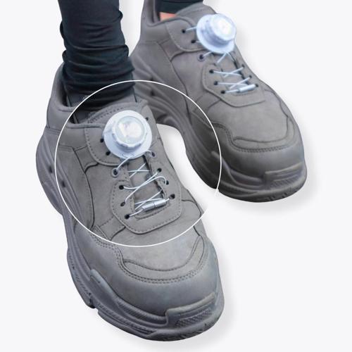 Beyaz Akıllı Ayakkabı Bağcığı – Otomatik Sıkma Sistemi ile Spor ve Günlük Kullanım