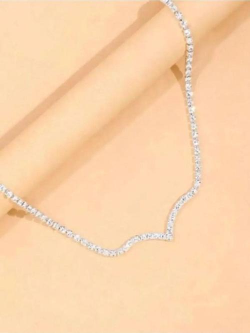 Gümüş Renk Katmanlı Su Yolu V Model Yeni Sezon Vip Zirkon Abiye Kolye - 2409