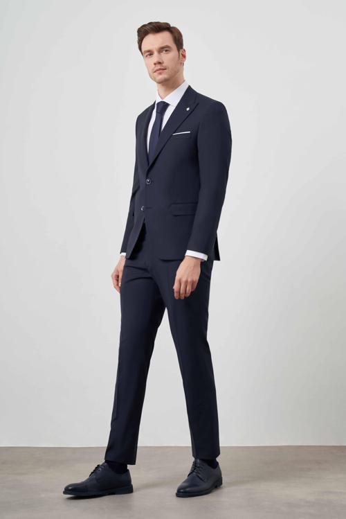  Erkek Lacivert Yünlü Platinium Düz Desen Slim Fit Sivri Yaka Takım Elbise