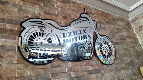 Gümüş Motosiklet Duvar Saati – 47x81 cm MDF Pleksi Dekoratif Saat