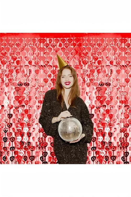 Foil Fringe Curtain - Red Heart