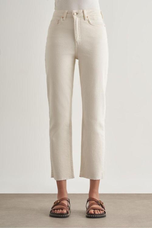 Kesik Paça Mom Fit Ekru Denim Pantolon