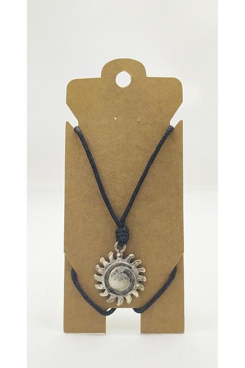 UNİSEX KOTON İP ASKILI VE GÜMÜŞ ANTİK KAPLAMALI TRİBAL KOLYE