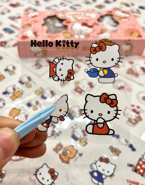 SANRİO KARAKTER HELLO KİTTY 20 YAPRAK PET STİCKER 20 YAPRAK KAĞIT STİCKER / 40 YAPRAK PEMBE KUTU STİCKER SET