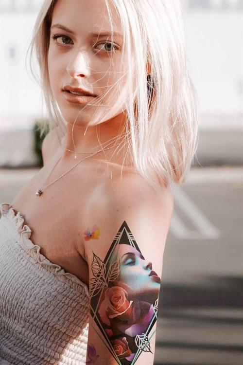 Kadın Modelli Geçici Dövme Tattoo