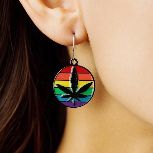 Yaprak Gökkuşağı Pride Şekilli Mineli Kadın Küpe Çift Adet El Yapımı Küpe