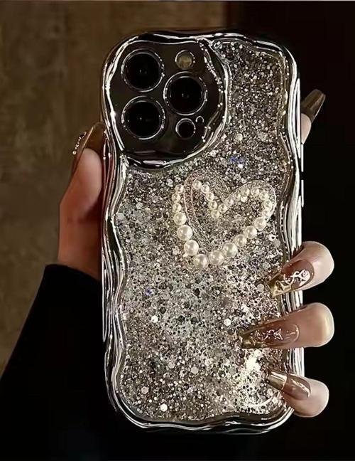 Gümüş Renk Kalp Figürlü Simli 15 Pro Max Telefon Kılıfı