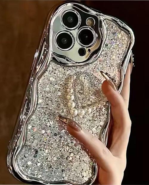 Gümüş Renk Kalp Figürlü Simli 14 Pro Max Telefon Kılıfı