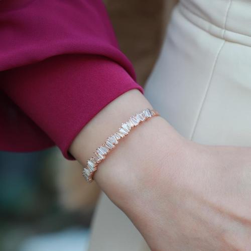 Baget Sıra Taşlı Rose Gold Kaplama Gümüş Kelepçe