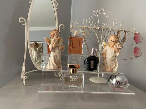 Pleksi Şeffaf Merdiven Sergileme Standı 3 Basamaklı 30 Cm
