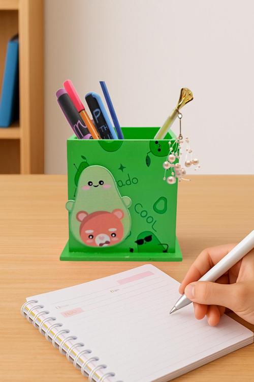 Ahşap Masaüstü Kalemlik Sevimli Avakado Ayıcık Cool Desenli Yeşil - 1 Adet