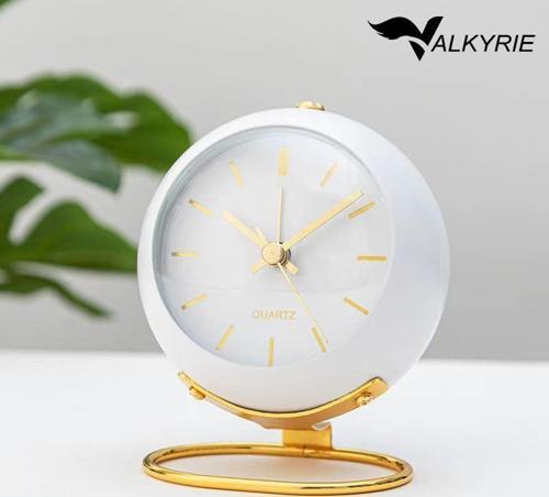 Akar Saniyeli Işıklı Metal Gold Dijital Masa Saati Alarmlı Beyaz