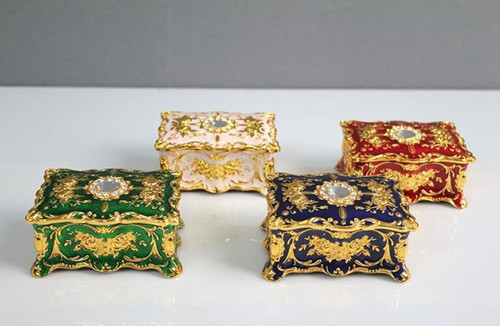 Taşlı Kutu