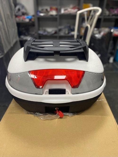 Motosiklet Arka Çanta Topcase 46 Lt Beyaz Sırt Dayamalı