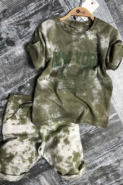 Erkek Çocuk New York Yazı Baskı ve Batık Desenli Penye T-Shirt Yeşil Şortlu Takım