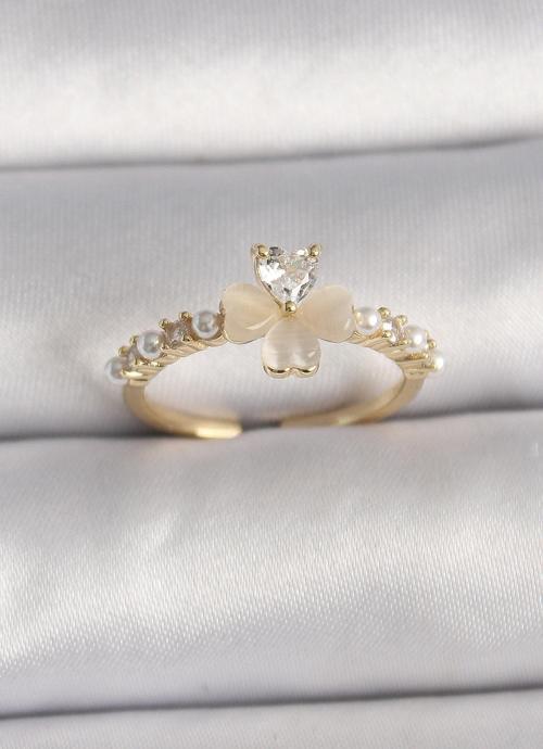 Pirinç Gümüş Renk Zirkon Taşlı Beyaz Mineli Yonca Model İnci Detay Ayarlanabilir Yüzük