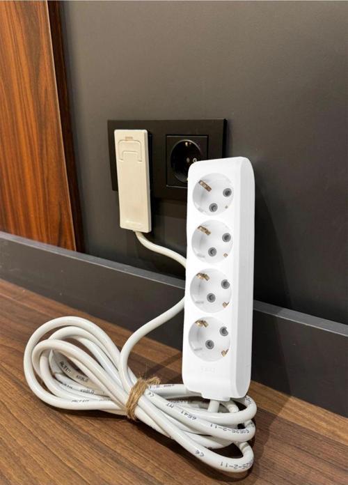Dayanıklı Ultra İnce Fişli 4’lü Grup Priz 2 metre Çoklu Fişli Beyaz