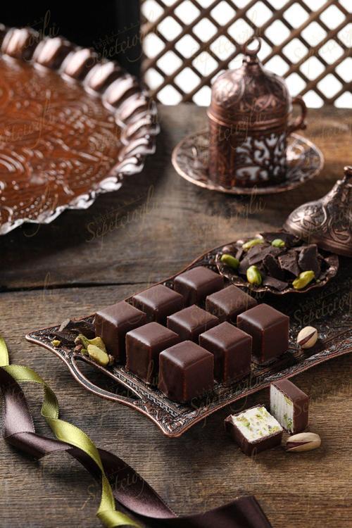 Çikolata Kaplı Antep Fıstıklı Çekme Helva 160G