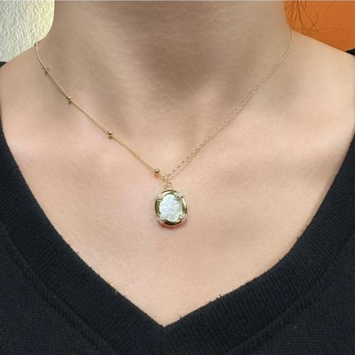 925 Ayar Gümüş Sarı Altın Kaplama Zincirli Sedef Taşlı Arı Madalyon Hayalet Kolye