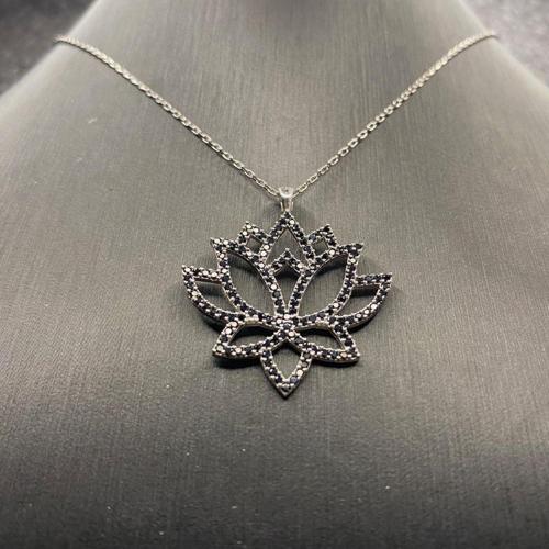 925 Ayar Gümüş Siyah Zirkon Taşlı Lotus Zarafeti Kolye