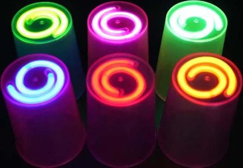 Karanlıkta Yanan Mega Glow Bardaklar 8 Adet