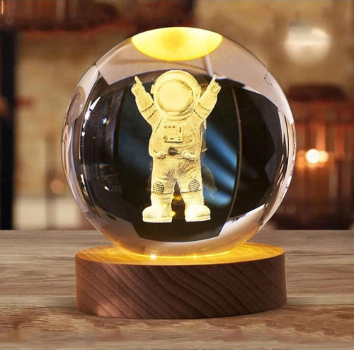 Evimdeyok Astronot Tasarımlı Ahşap Altlıklı Işıklı Cam Küre Büyük Boy Cam 8 Cm