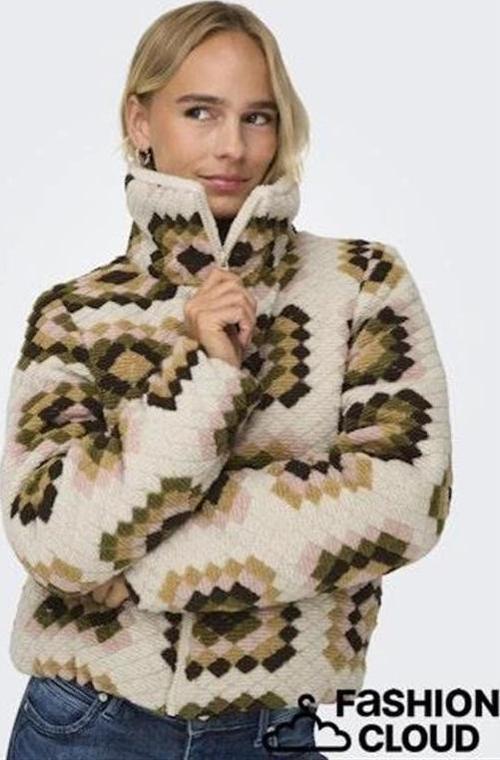 Şıklık Ve Zerafetiyle Göz Alıcı Kadın Ceket