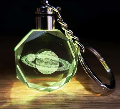 Satürn Gezegen Tasarım Işıklı Anahtarlık