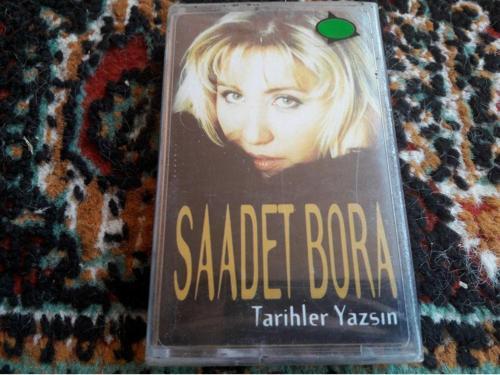 Saadet Bora -Tarihler Yazsın Cam Baskı Jelatinli Kaset