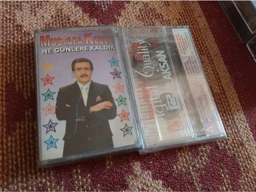  Mustafa Keser- Ne Günlere Kaldık Cam Baskı Jelatinli Kaset