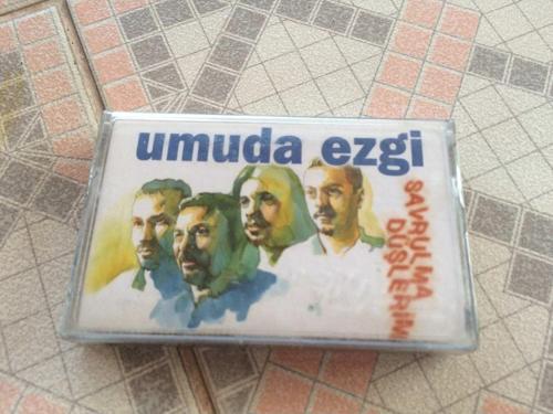 Umuda Ezgi -Savrulma Düşlerim Cam Baskı Jelatinli Kaset