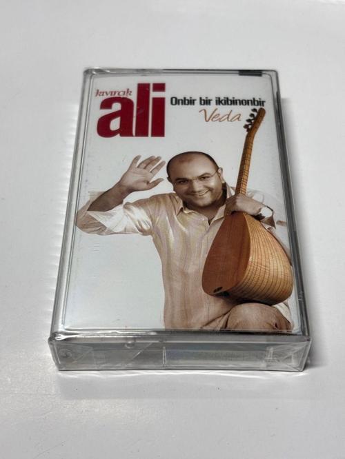  Kıvırcık Ali - Onbir Bir İkibinonbir Veda (Kaset)