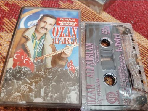  Ozan Alparslan- Üç Hilalim Cam Baskı Kaset