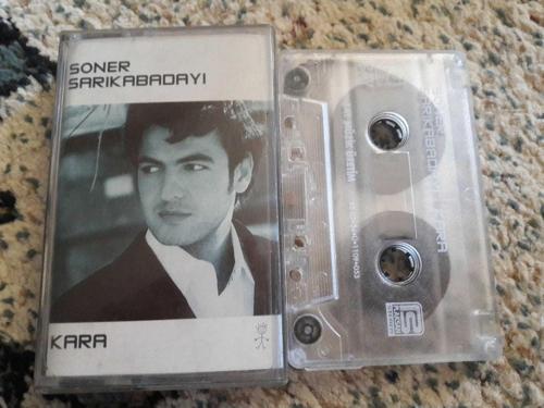  Soner Sarıkabadayı -Kara Ambalajında Kaset