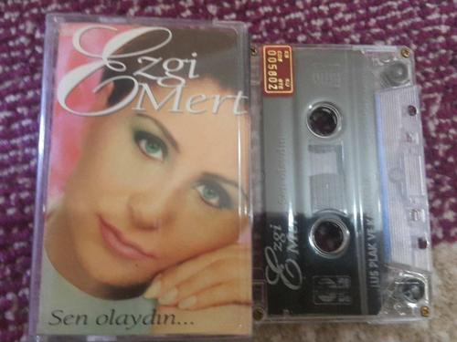  Ezgi Mert -Sen Olaydın Cam Baskı Kaset