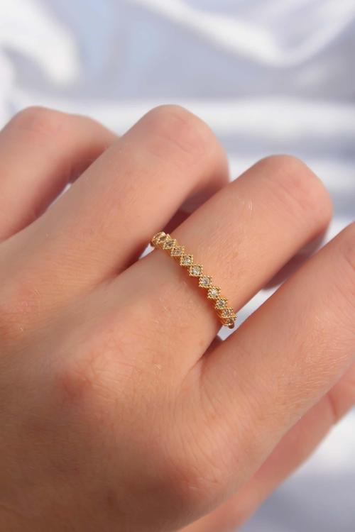 Pirinç Altın Renk Minimal Sıralı Zirkon Taşlı Ayarlanabilir Yüzük