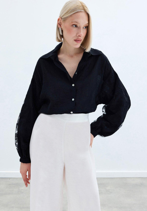 Nakış Detaylı Kraşlı Gömlek - Siyah