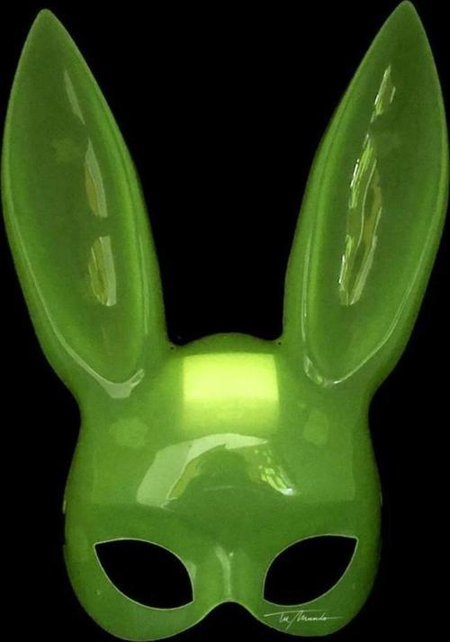 Çocuk Karanlıkta Yanan Glow Floresan Tavşan Maskesi 32x22 cm