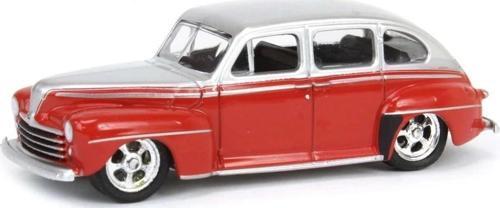 Nessiworld Greenlight 1/64 1947 Ford Fordor Super Deluxe