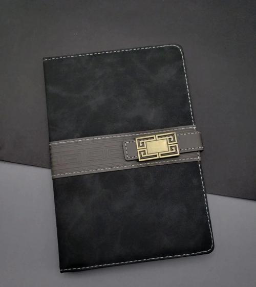 Siyah Çizgili Defter