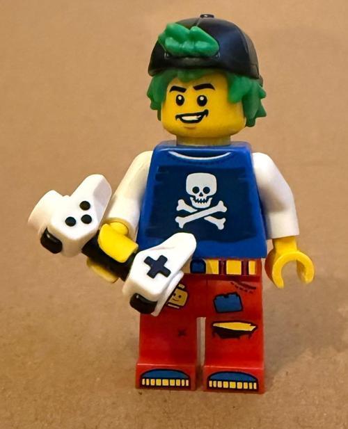 Orjinal Lego Minifigür Pirates Fan Boy With Gamepad