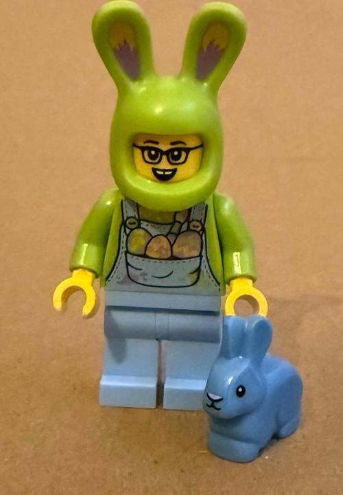 Orjinal Lego Minifigür Easter Egg Hunt Fan with Blue Rabbit