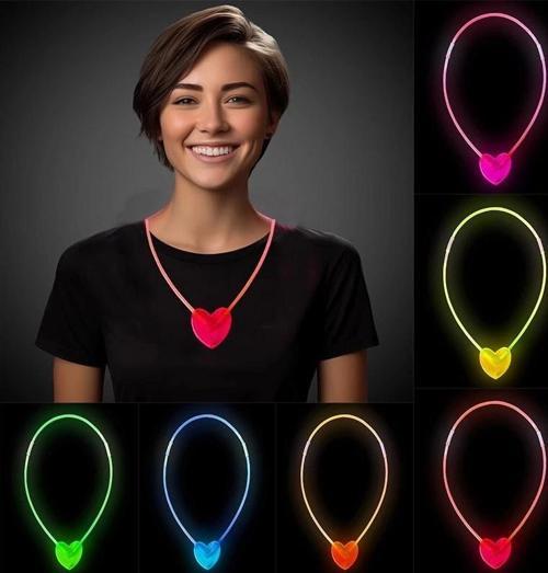 Karanlıkta Yanan Glow Kalp Şekilli Kolye 6 Renk 6 Adet