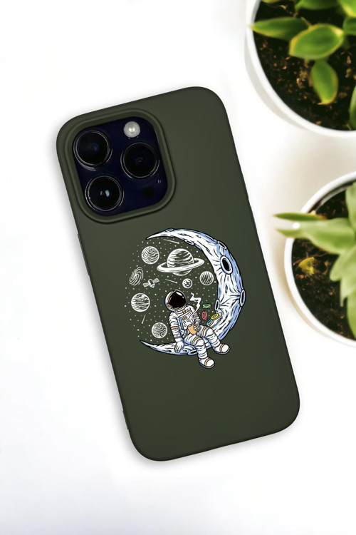 İphone 14 Pro Uyumlu Keyifli Astronot Desenli Premium Silikonlu Haki Lansman Telefon Kılıfı