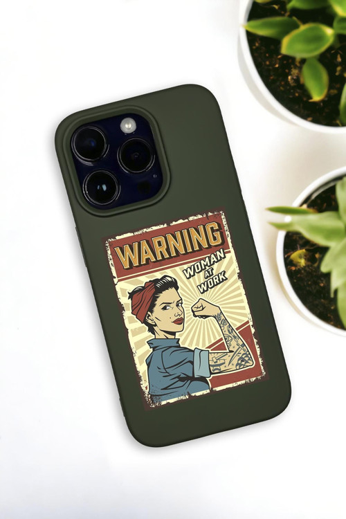 İphone 14 Pro Uyumlu Women At Work Desenli Premium Silikonlu Haki Lansman Telefon Kılıfı