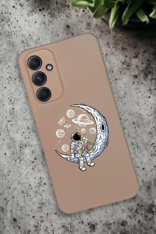 Samsung Galaxy A34 Uyumlu Keyifli Astronot Desenli Premium Silikonlu Lansman Telefon Kılıfı