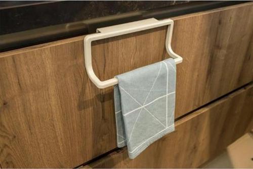 Plastik 22cm Bej Banyo Dolap Havlu Askısı Havluluk