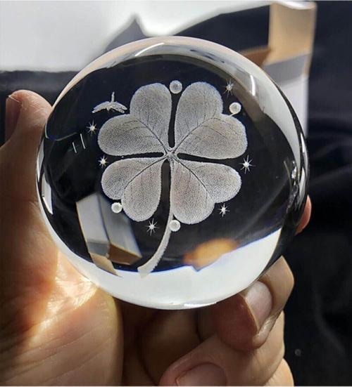 3D Yonca Işıklı Cam Küre Sevgililer Gününe Özel