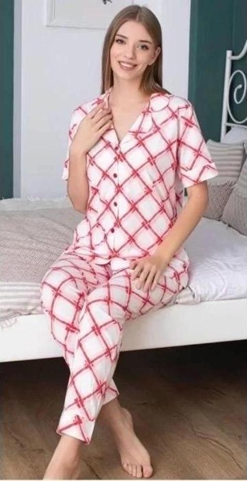 Baklava Desenli Patlı Kısa Kol Pijama Takımı